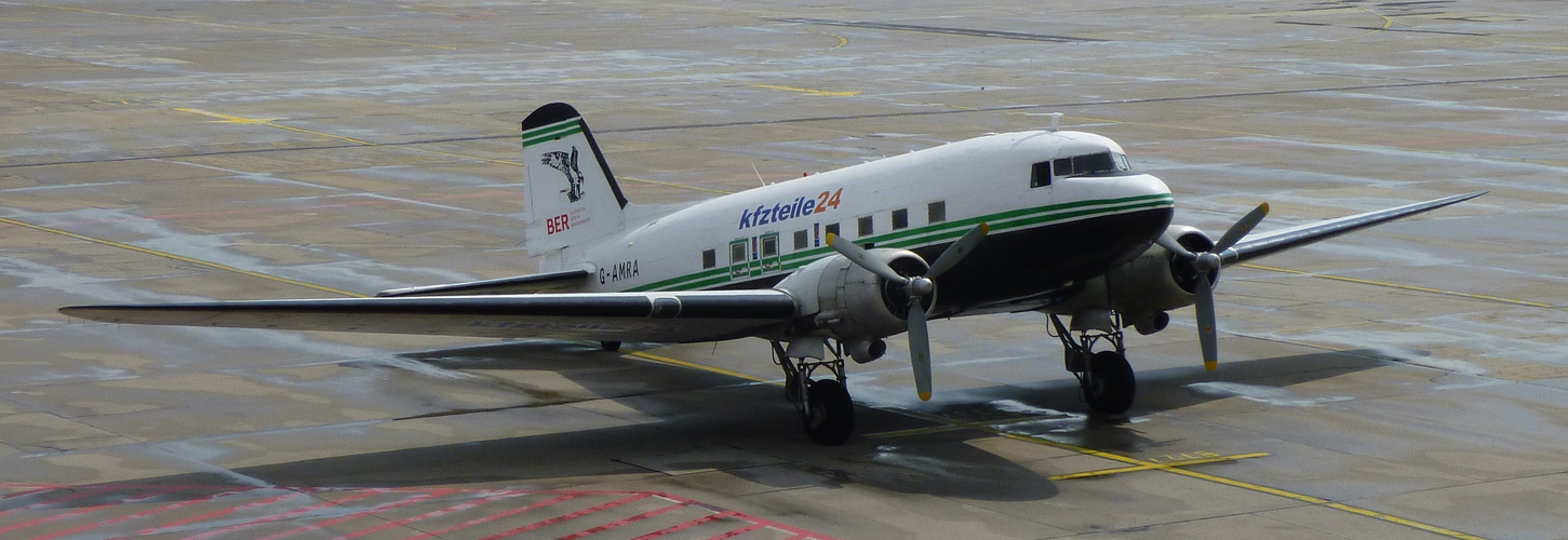 Ankunft des "Ersatzteilspenders" für die DC 3 "Rosinenbombers" 5