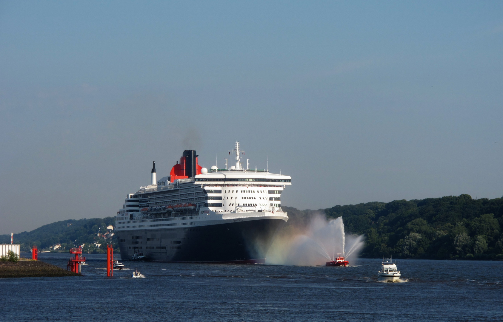 Ankunft Queen Mary 2 bei Finkenwerder