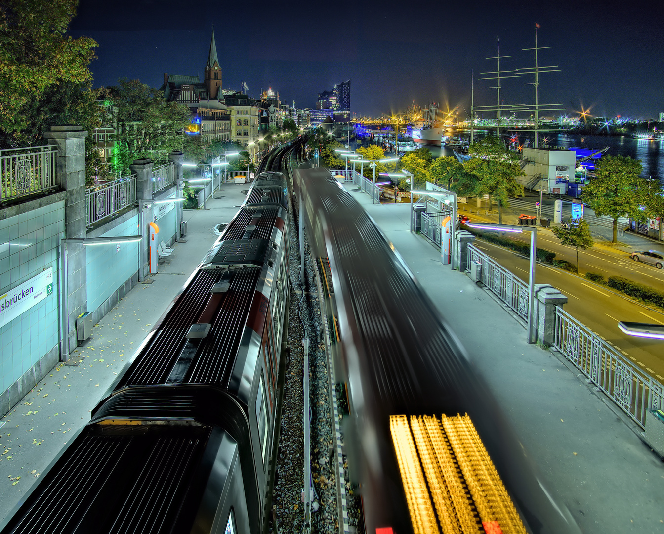 Ankunft und Abfahrt U Bahn Foto & Bild | world, hamburg, hafen Bilder ...