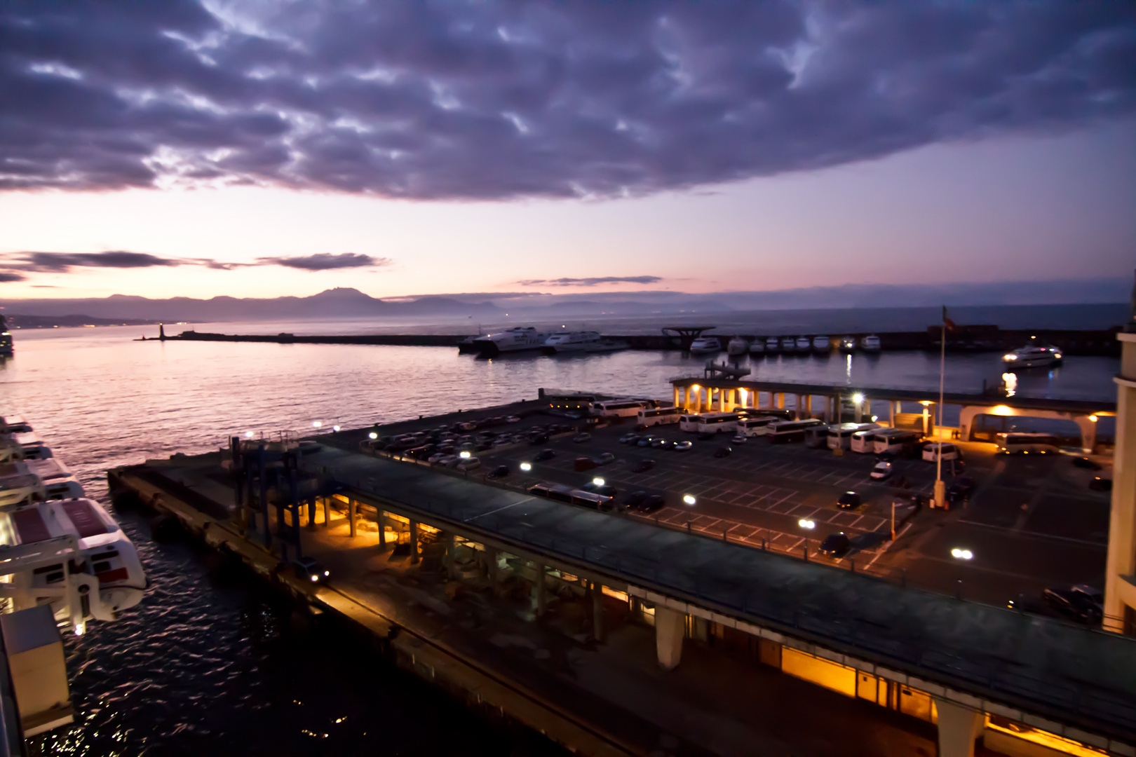 Anlegen im Hafen von Neapel