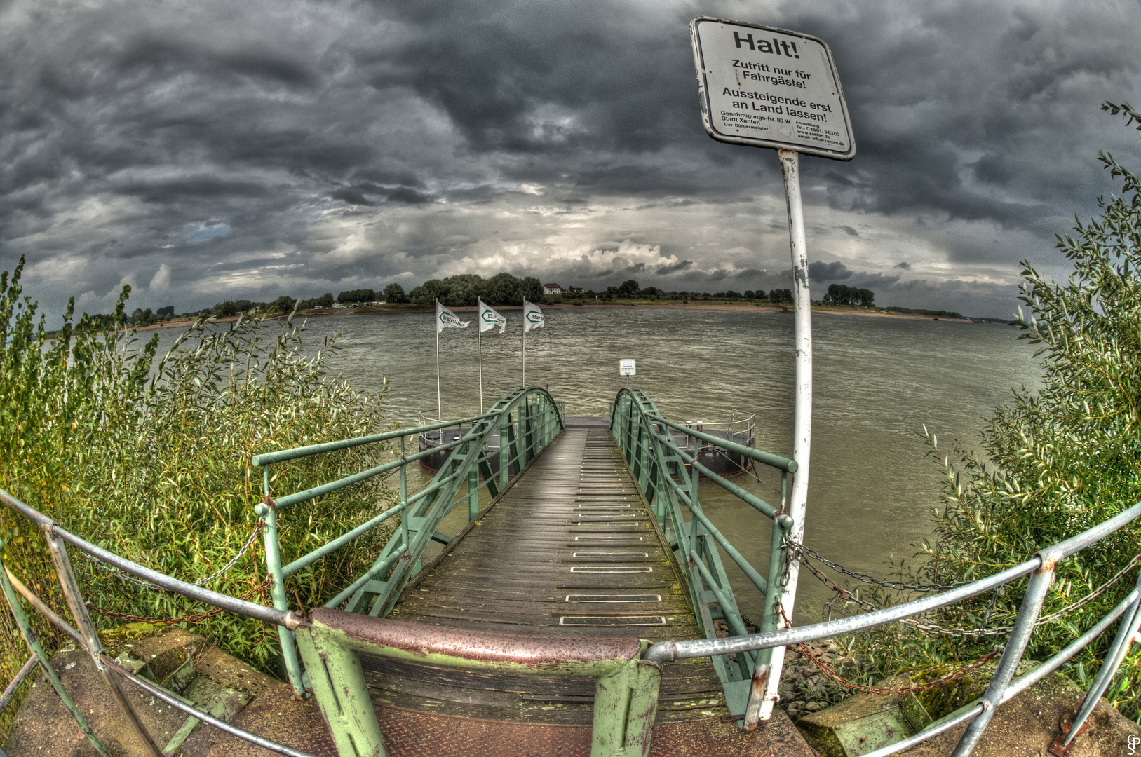 Anleger am Rhein