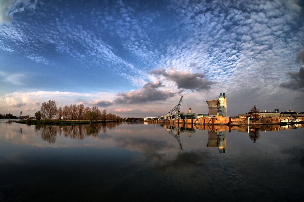 Anlegesteg / Hafen an der Maas in Roermond /NL
