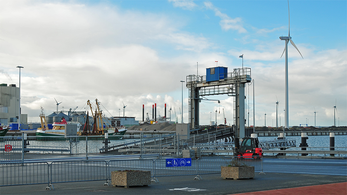 Anlegestelle der Borkumlijn (AG Ems GmbH) im Beatrixhaven von Emshaven, Provinz Groningen (NL) 