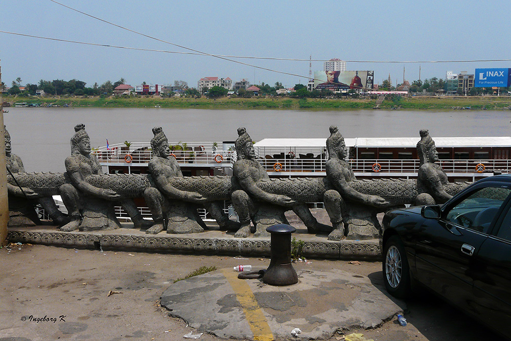 Anlegestelle in Phnom Penh - Blick an das andere Ufer