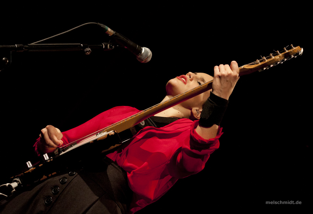 Anna Calvi Kaufleuten Zürich 25. Oktober 2011 (Pic 2)