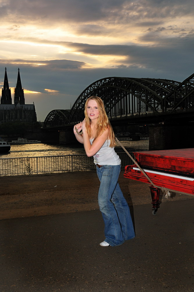 Anna Yina auf ihrer Street Tour für Viva con Agua in Köln 2