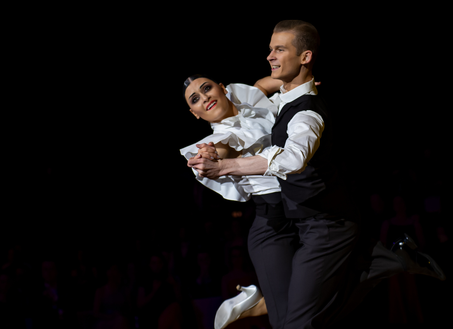 Anna Zudilina&Fedor Isaev beim Standardtanz (Quickstep)