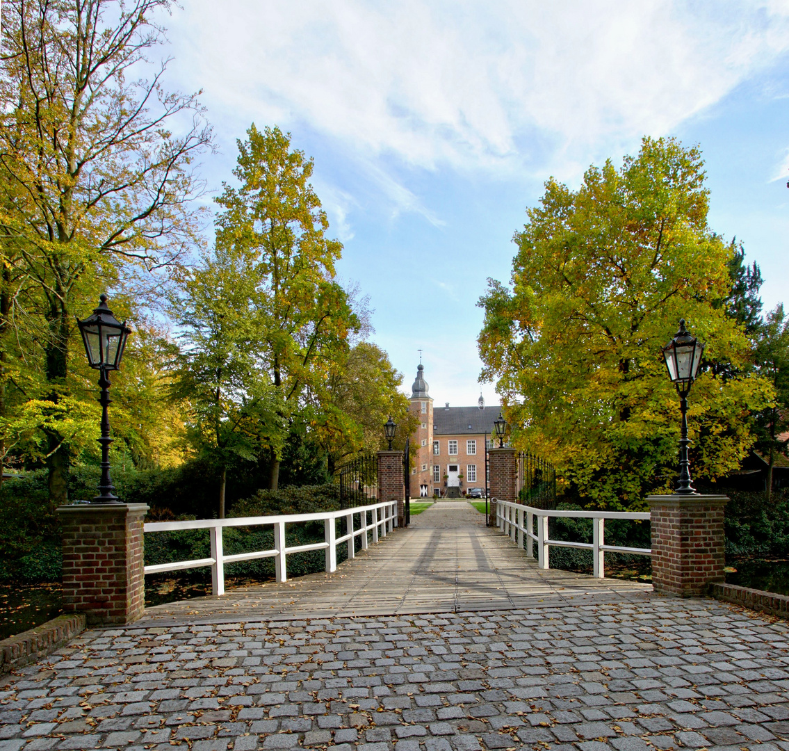 Annäherung an ein Schloss.