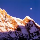 Annapurna South Sonnenaufgang mit Mond