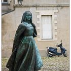 Anne de Bretagne et son scooter