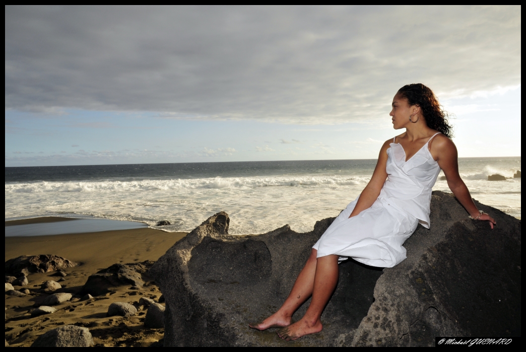 Soeur Anne Ne Vois Tu Rien Venir Anne, ma soeur Anne, ne vois tu rien venir? photo et image | portraits