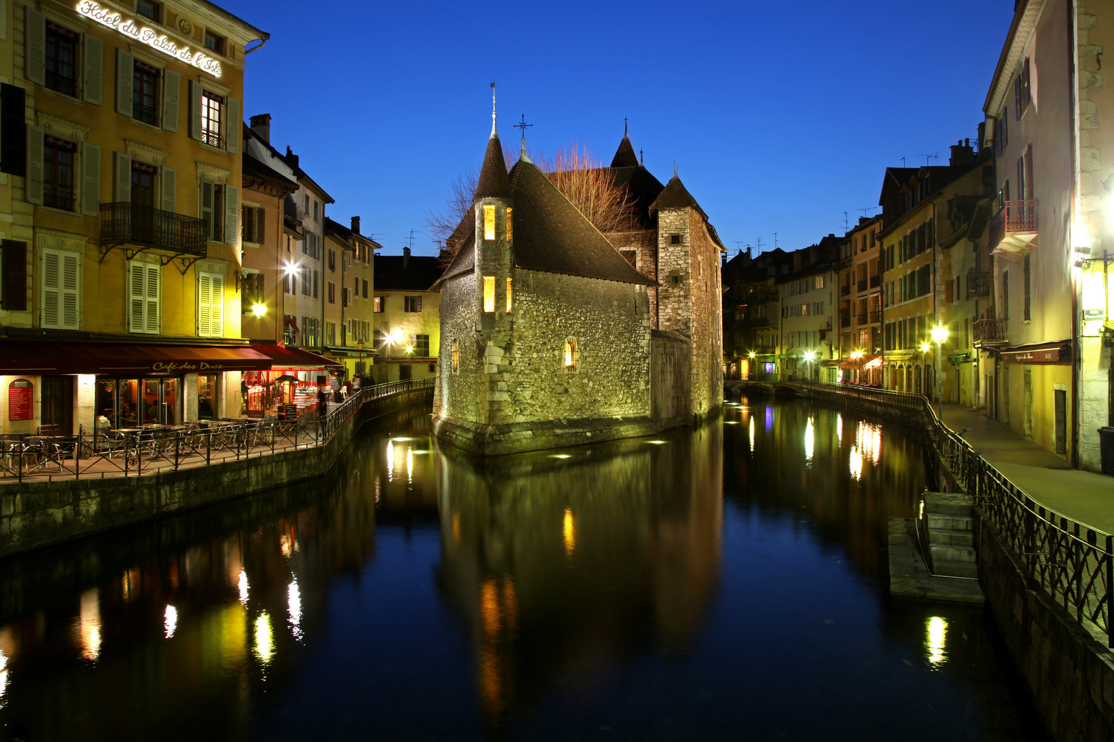 Annecy bei Dämmerung