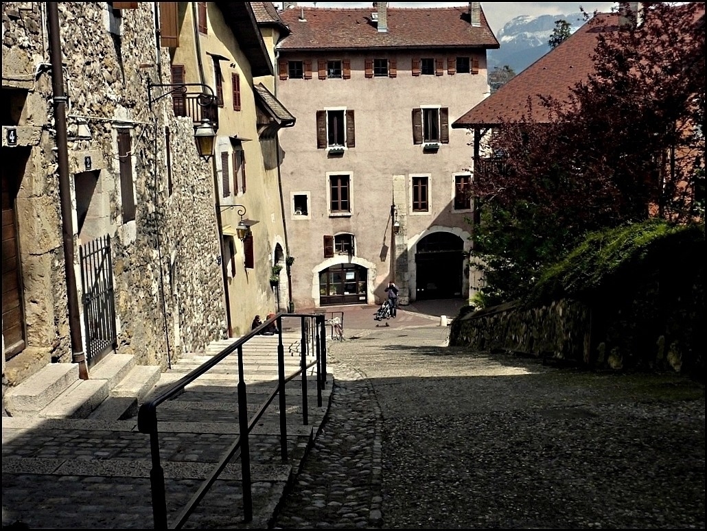 Annecy , la montée au Château