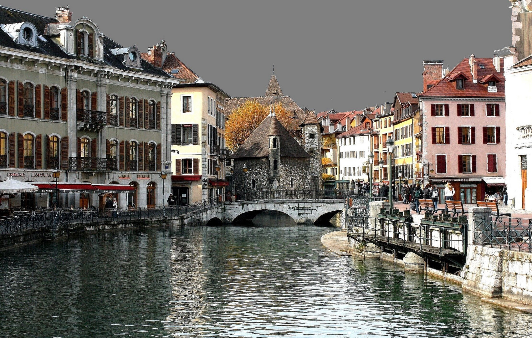 Annecy Vue de la Vieille Ville 2