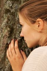 Annelie am Baum