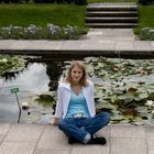 Annika im Botanischen Garten