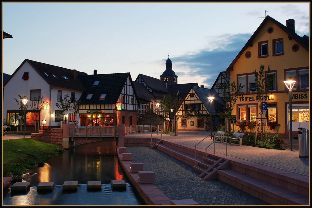 Annweiler bei Nacht