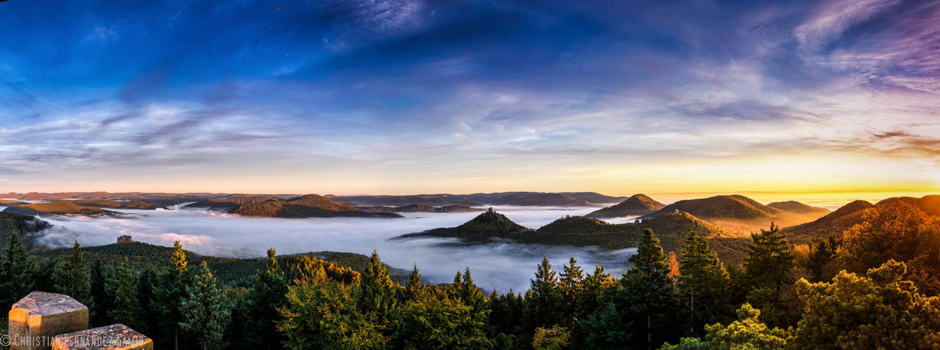 Annweiler im Morgennebel