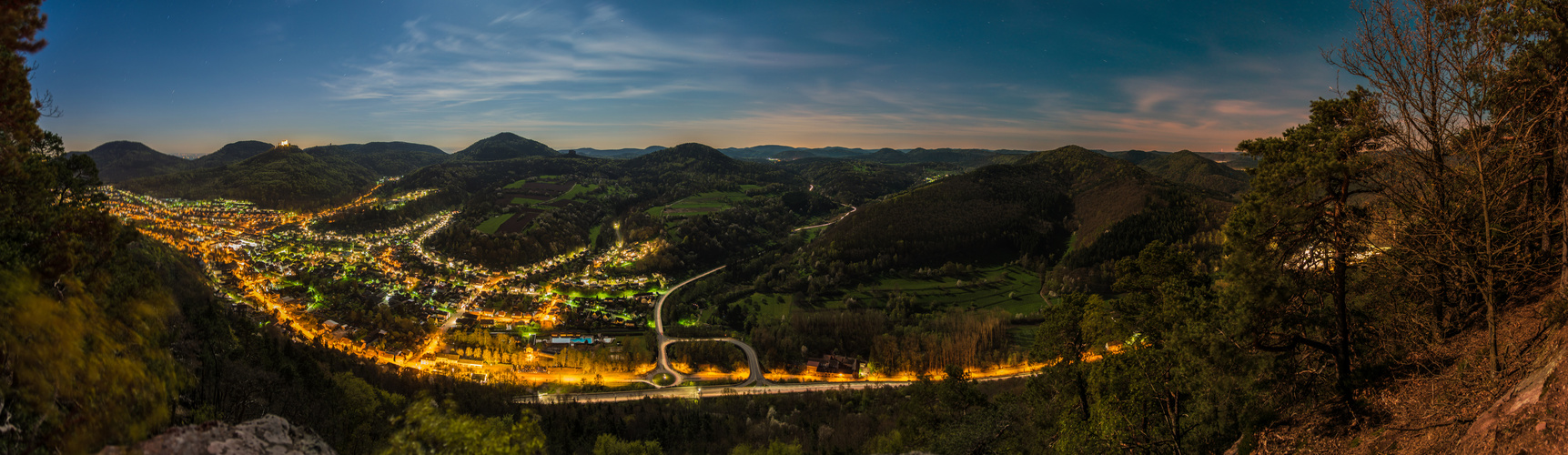 Annweiler im Nachtlicht