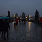 Anochece bajo la lluvia