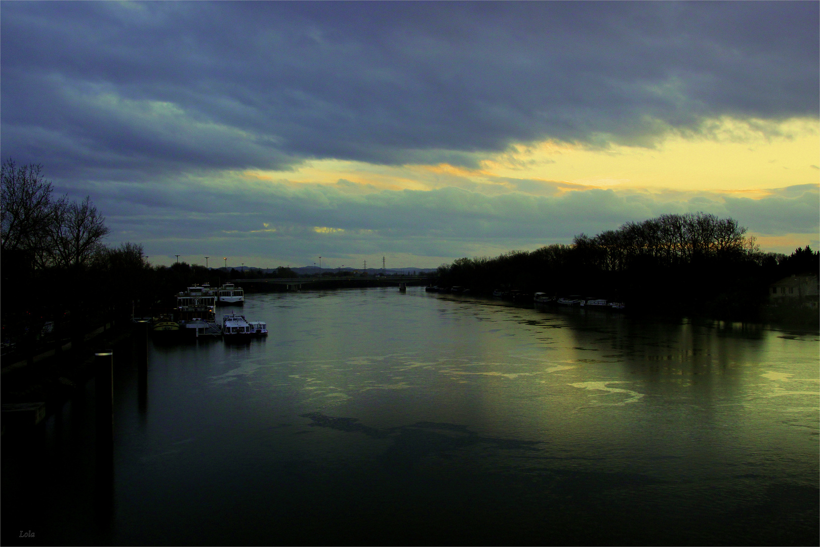 ...anochece en el Rhône...