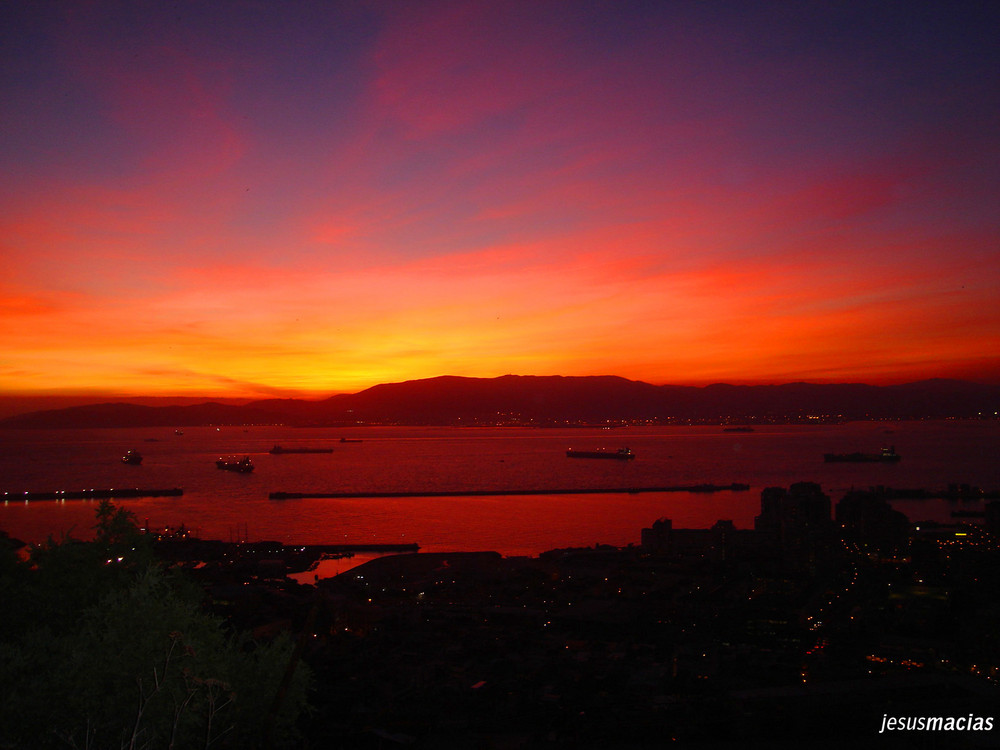 Anochece en la Bahía