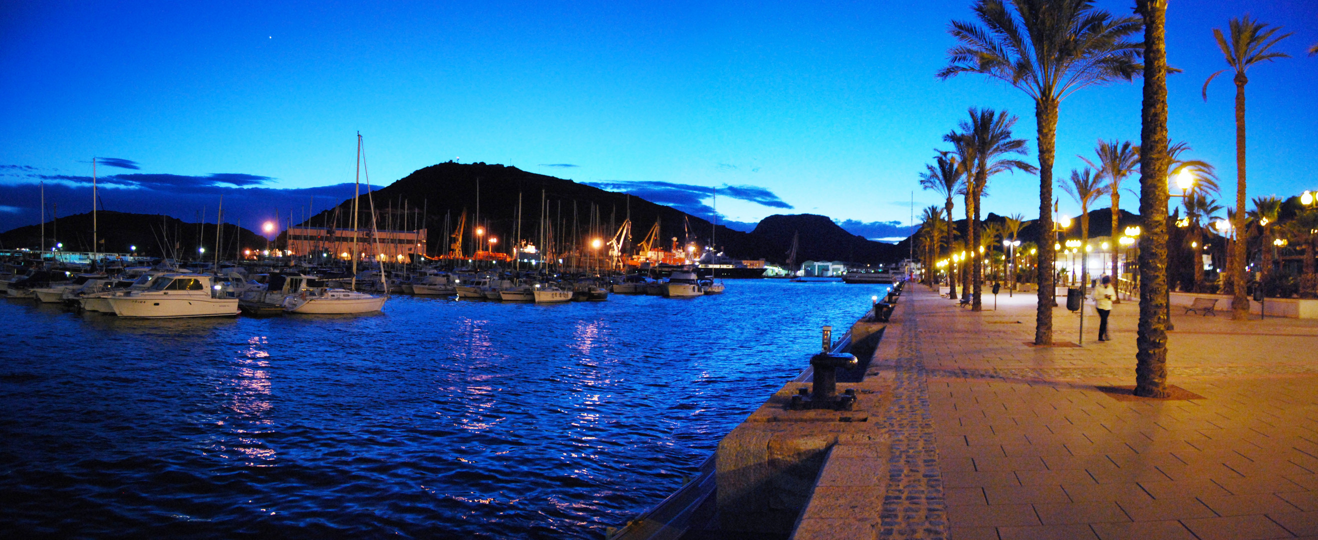 Anochecer en el Puerto de Cartagena (Murcia)