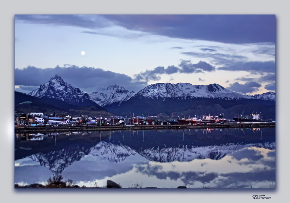 Anochecer frente al puerto de Ushuaia