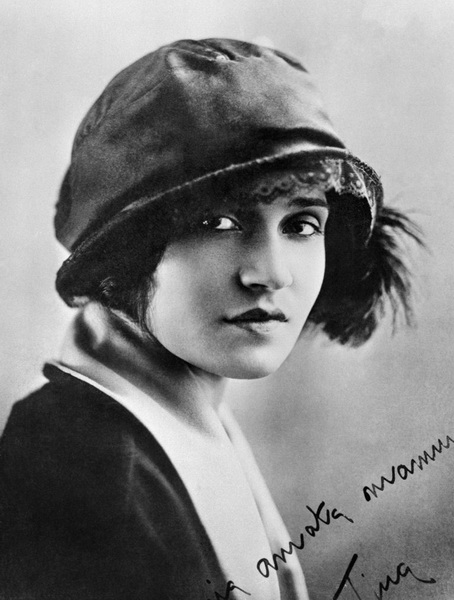 Anonimo, Tina Modotti a San Francisco, USA 1920 ca