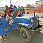 Anreise von Nihang Sing Sikhs, zum Tempel von Anandpur Sahib