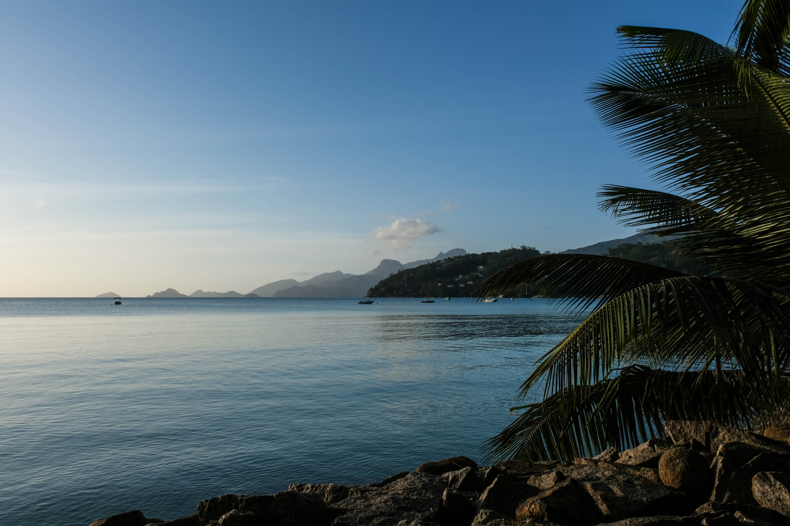 ...Anse a la Mouche - Blick übers Meer...