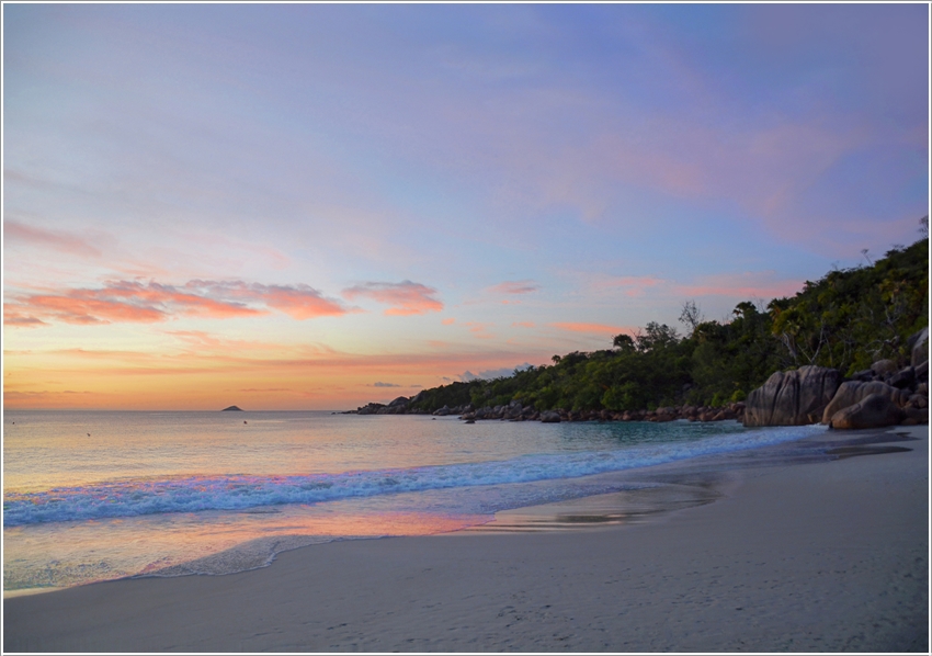 Anse Lazio abends