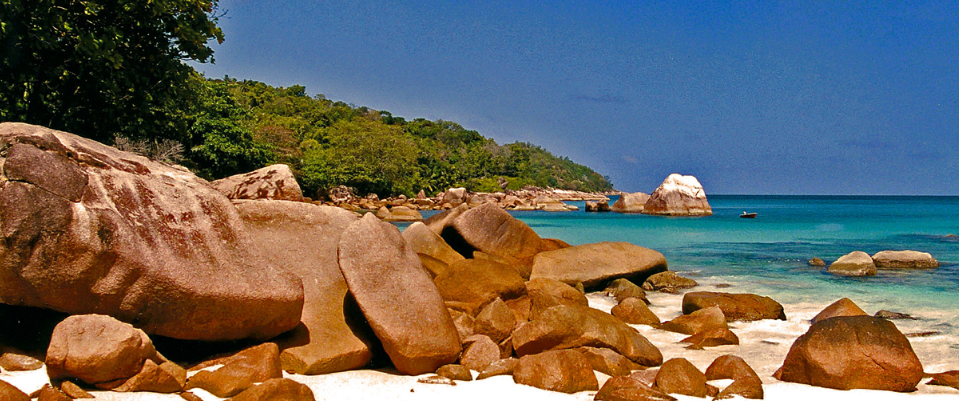 ANSE LAZIO PRASLIN