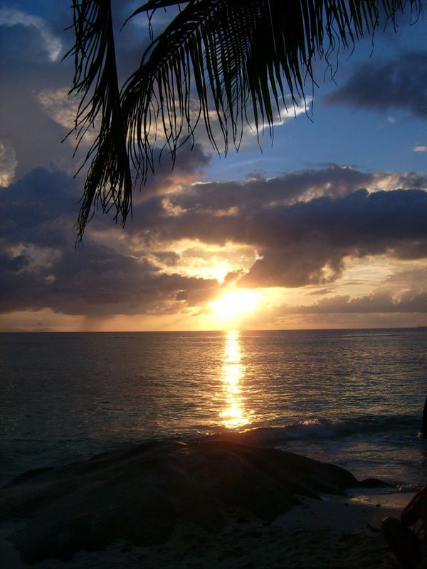 Anse Source de Argent im Sonnenuntergang