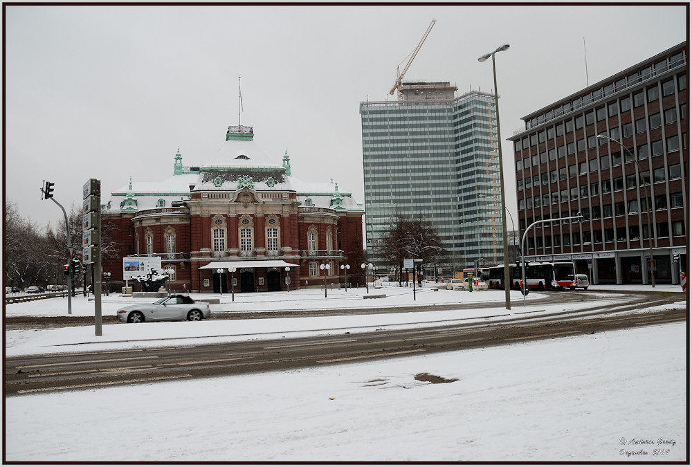 Ansicht auf das neue Gebäude Emporio Tower Dez. 2009 im Rohbau