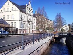 Ansicht von Gersdorfer Rathaus und Schule