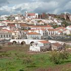 Ansicht von Silves mit römischer Brücke, Kathedrale und Castelo dos Mourous