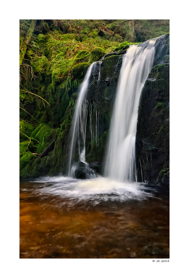 Ansichten - kleiner Wasserfall