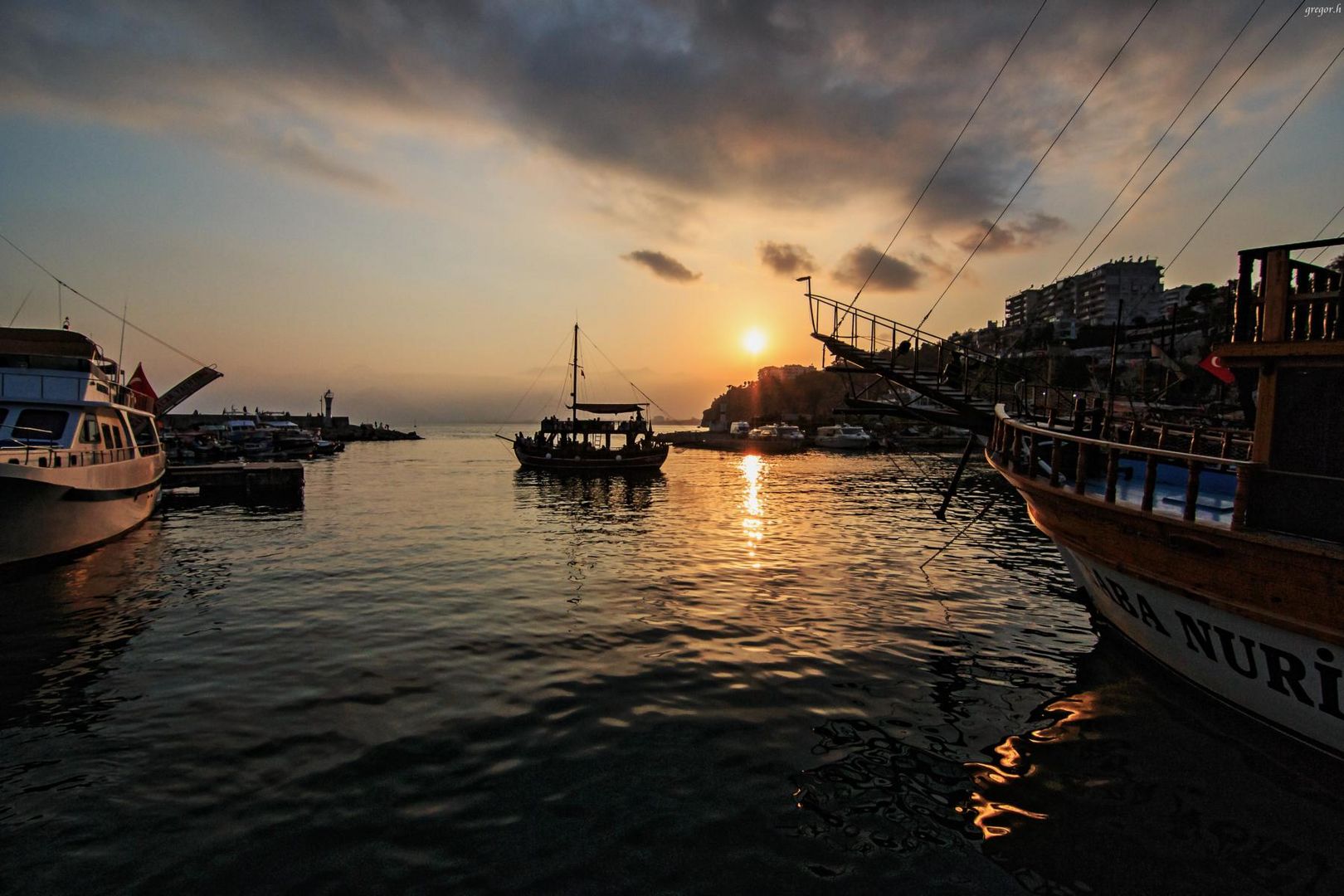 Antalia Hafen-Sonnenuntergang
