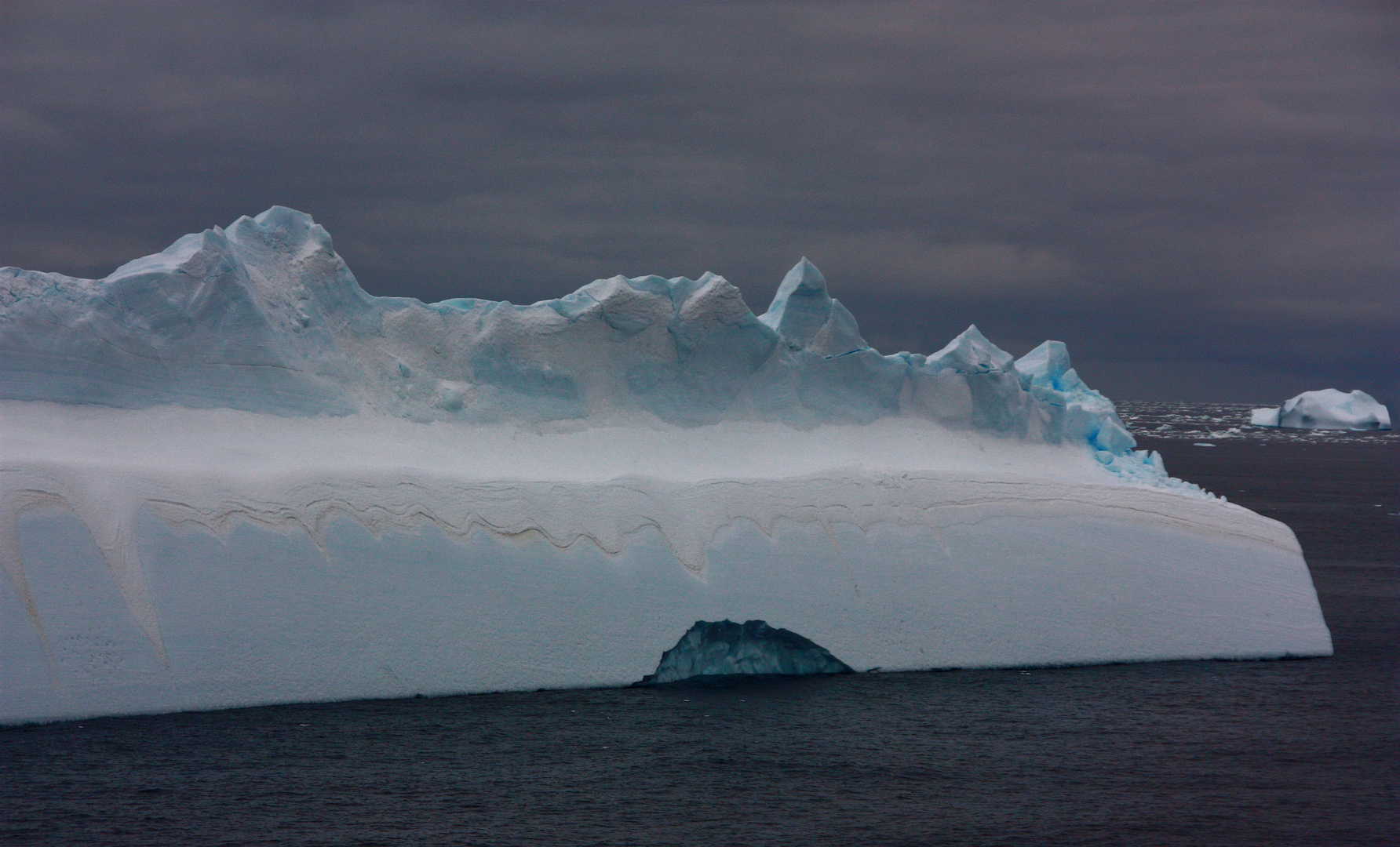 Antarctic Summer - Icebergs  (2)