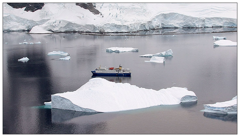 Antarktis 04: Die "Sarpik Ittuk" vor Danco Island