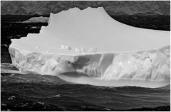 Antarktischer Eisberg ...