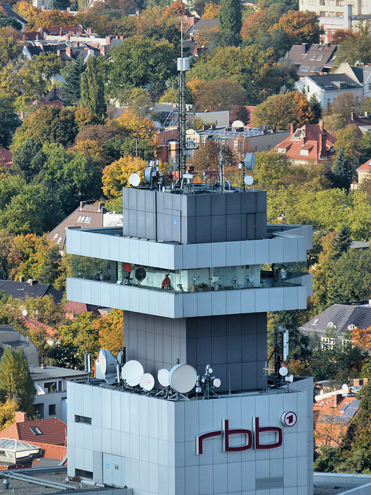 Antennen des Funkhaus rbb in Berlin