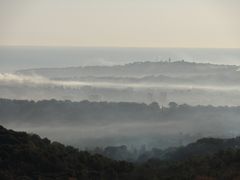 Antibes dans la brume