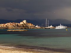 Antibes sous ciel d'orage