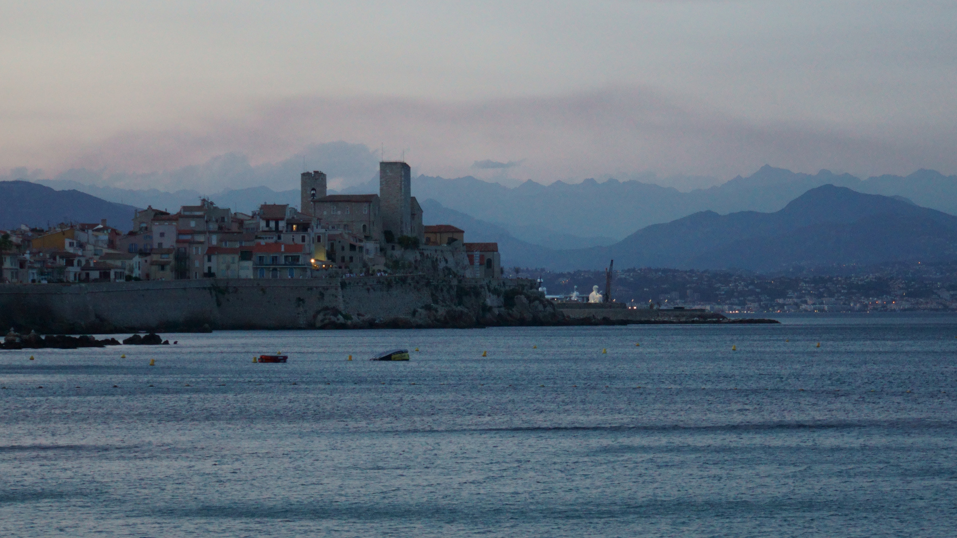 Antibes zur blauen Stunde