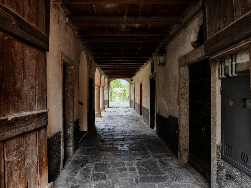 Antico portico di Laveno