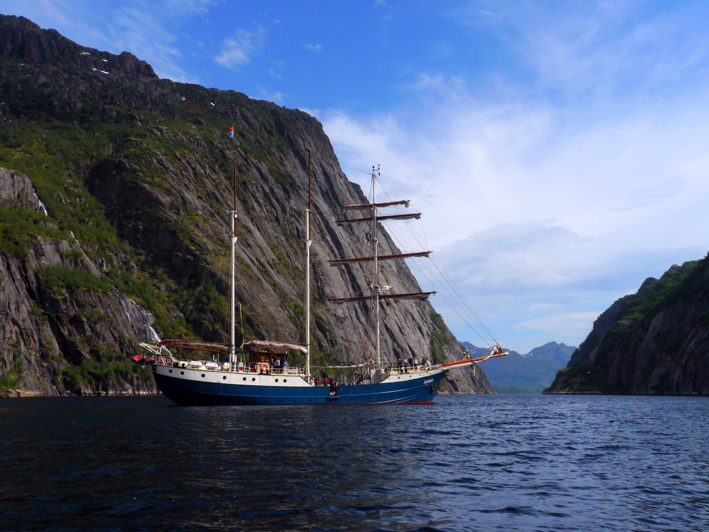 ANTIGUA - Einfahrt in den Trollfjord