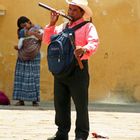 Antigua / Guatemala: Flötenverkäufer