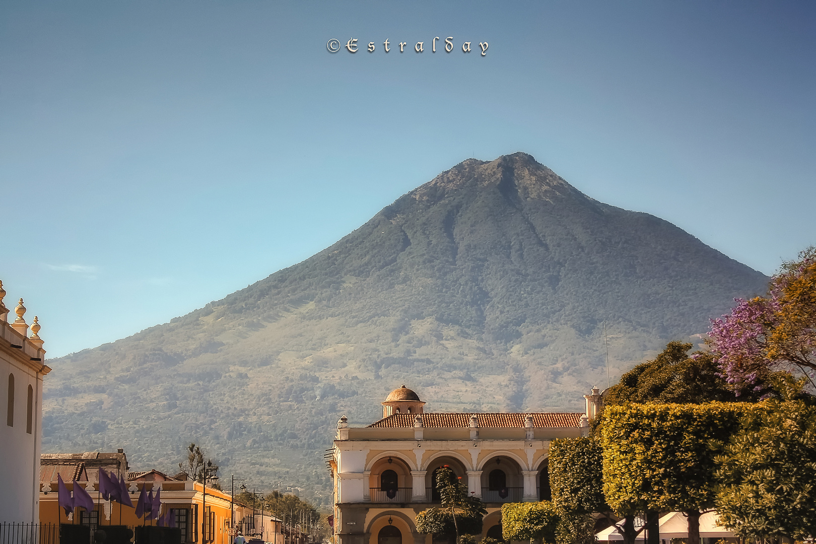 ANTIGUA GUATEMALA, VOLCAN DE AGUA